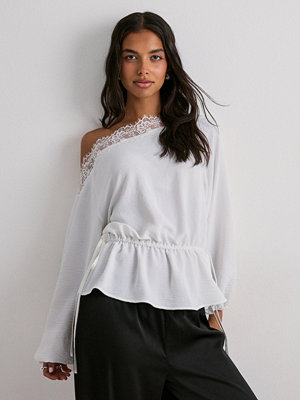 Nelly Slouchy Lace Blouse - Vit
