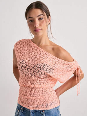 Nelly Wonderful Lace Shoulder Top - Rosa