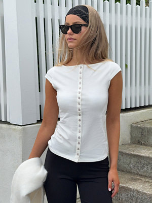 Nelly Front Button Tee - Vit