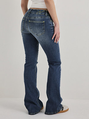 Nelly Super Low Waist Bootcut Jeans - Blå