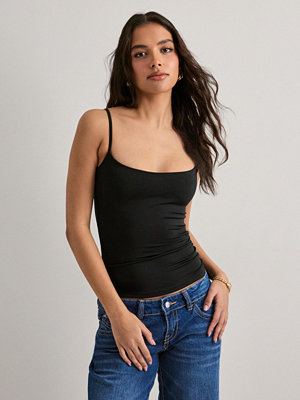 Nelly Built In Bra Singlet - Svart