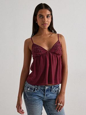 Nelly Embroidered Strap Top - Röd