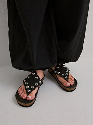 Nelly Studded Decore Flat - Svart