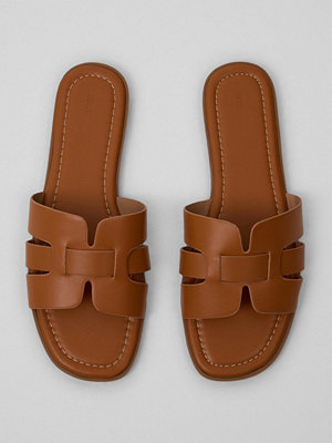 Nelly Flat Sandal - Brun