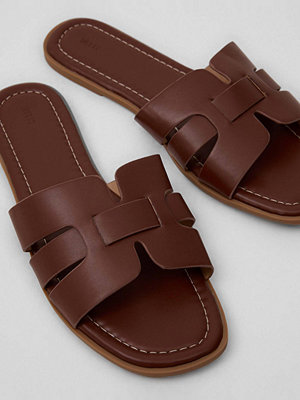 Nelly Flat Sandal - Brun