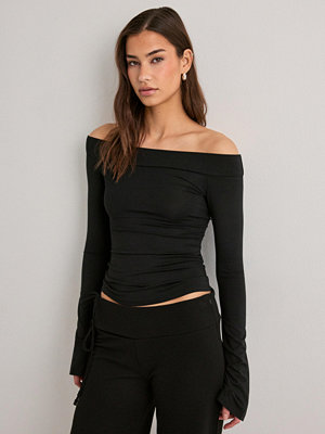 Nelly Ultra Soft Off Shoulder Top - Svart