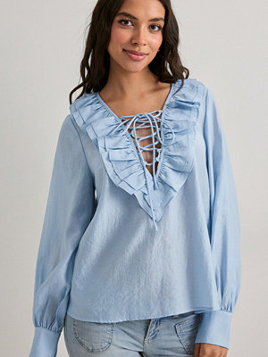 Neo Noir Katarina Crepe Ruffle Blouse - Blå