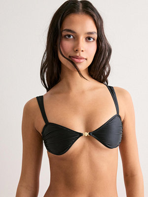 Nelly Luxurious Curved Bikini Top - Svart