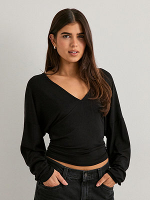 Nelly Soft Plunge LS Top - Svart