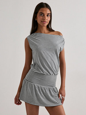 Nelly Soft Shoulder Mini Dress - Grå