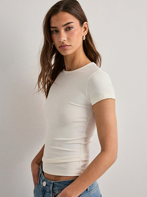 Nelly Sculpting Tee - Vit