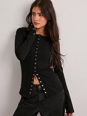 Nelly Front Button LS Top - Svart