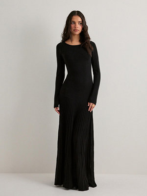 Neo Noir Sage Knit Dress - Svart