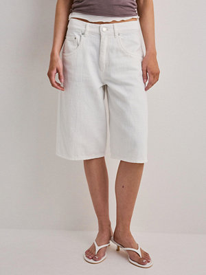 Nelly Buckle Long Jeans Shorts - Vit