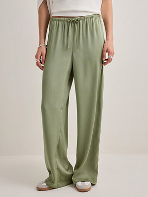 Nelly byxor Pull On Satin Pants - Grön