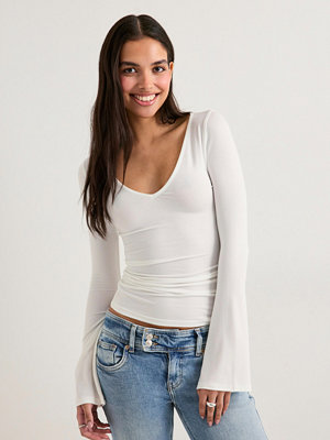 Nelly Ultra Soft V Neck LS Top - Vit