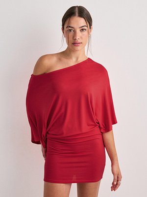 Nelly Perfect Poncho Dress - Röd