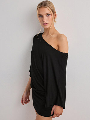 Nelly Perfect Poncho Dress - Svart