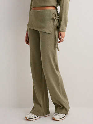 Nelly byxor Effortless Knit Overlay Pants - Grön