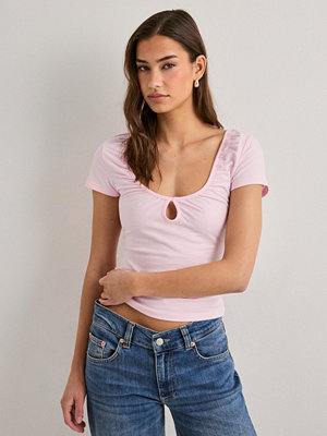 Nelly Rouched Keyhole Tee - Rosa