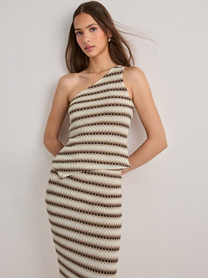 Nelly In Love Shoulder Top - Brun