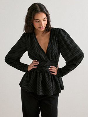 Pieces Pcmonika Ls Flounce Top Wvn D2D - Svart
