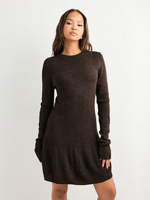 Only Onltessie Ls Rib Flared Dress at Kn - Brun