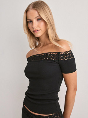 Nelly Crochet Shoulder Top - Svart