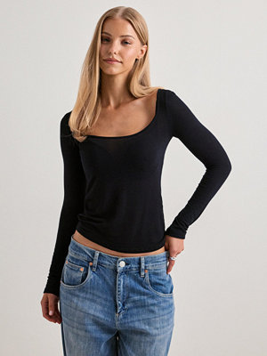 Nelly Soft Wool Blend Scoop Top - Svart