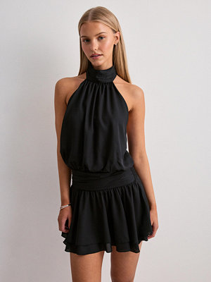 Nelly Flirty Halter Neck dress - Svart