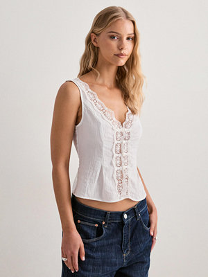 Nelly Button Lace Top - Vit