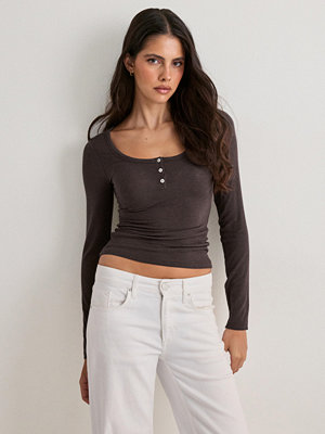 Nelly Soft Wool Blend Button Top - Brun