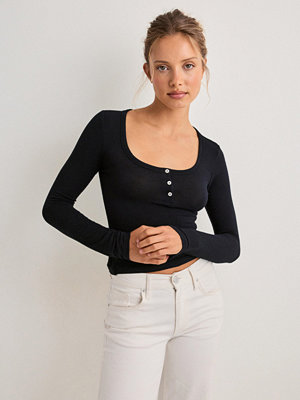 Nelly Soft Wool Blend Button Top - Svart