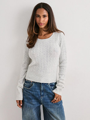 Nelly Tight Cable Knit Sweater - Grå
