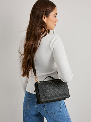 By Malene Birger Loennas - Svart