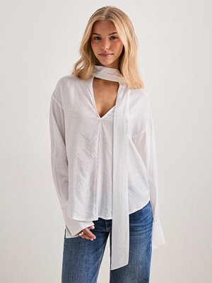Nelly Scarf Blouse - Vit