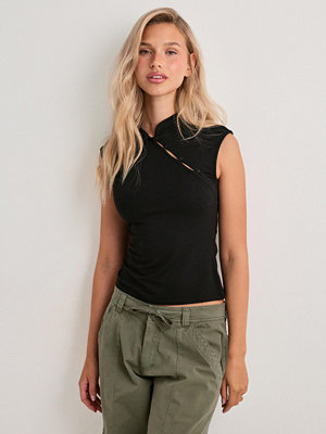 Pieces Pcjasmin Ss Button Detail Top Jrs D - Svart