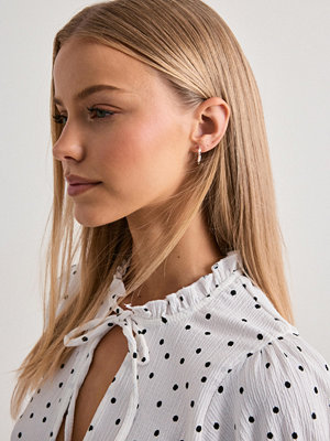 Pilgrim örhängen Here Hoop Earrings - Silver