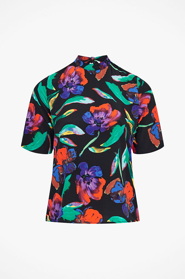 Only Topp wfChanell Tie Top
