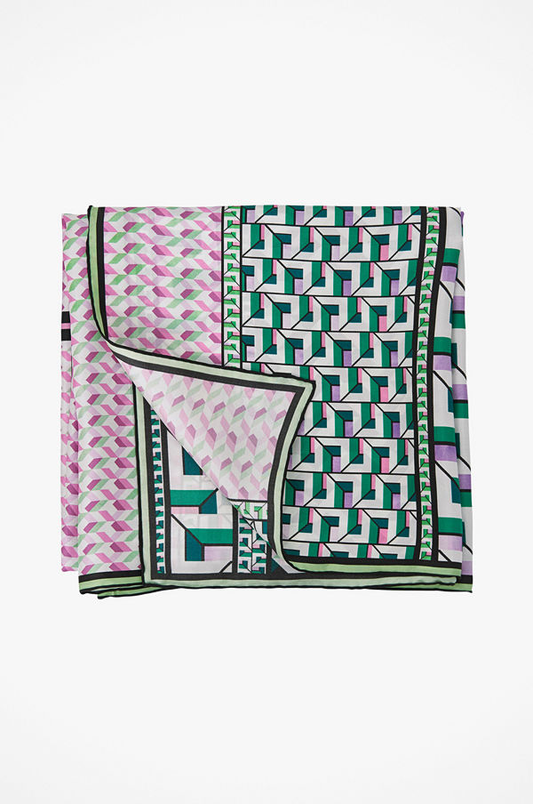 By Malina Scarf Jacky