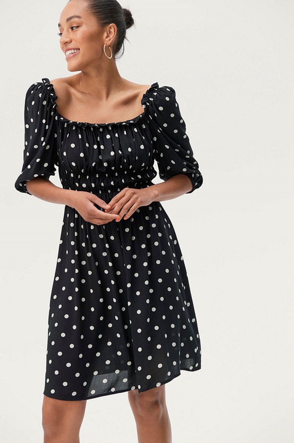 Ellos Klänning Lucy Klänningar online Modegallerian Prickiga klänningar Köp klänning online Modegallerian