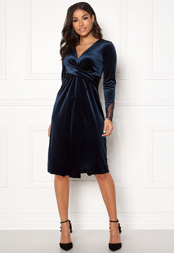 Happy Holly Leonora velour dress