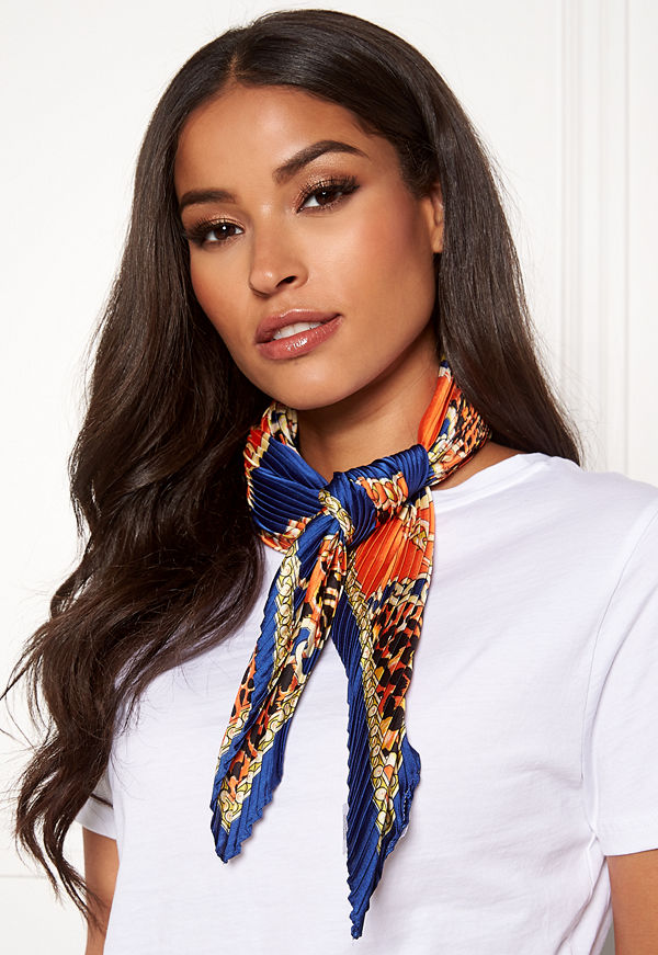 Sisters Point Chain Scarf