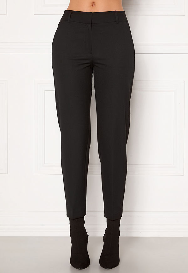 Selected Femme svarta byxor Ria MW Cropped Pant Black
