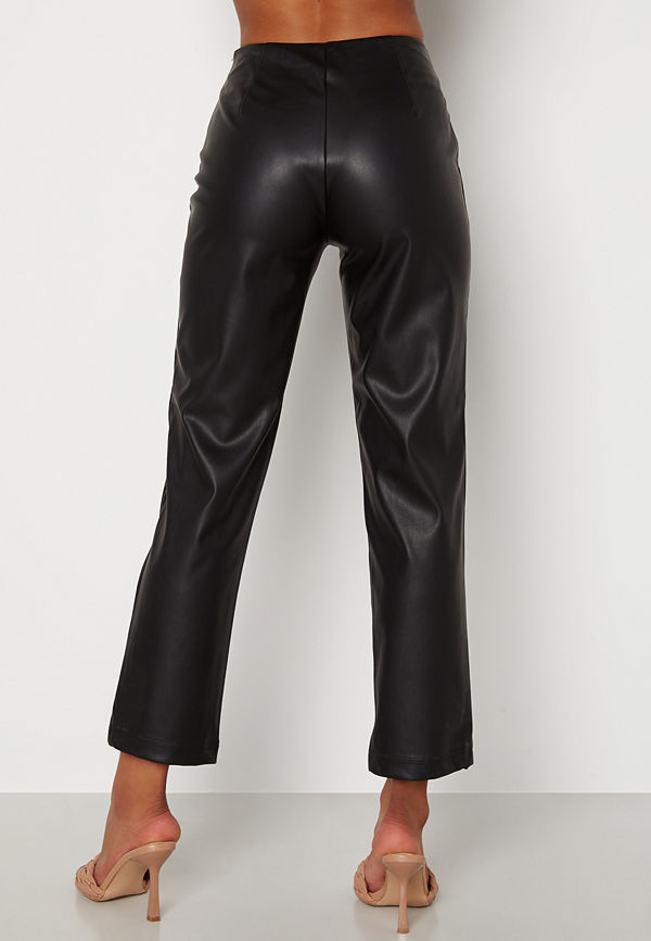 Bubbleroom svarta byxor Pailin cropped PU trousers Black