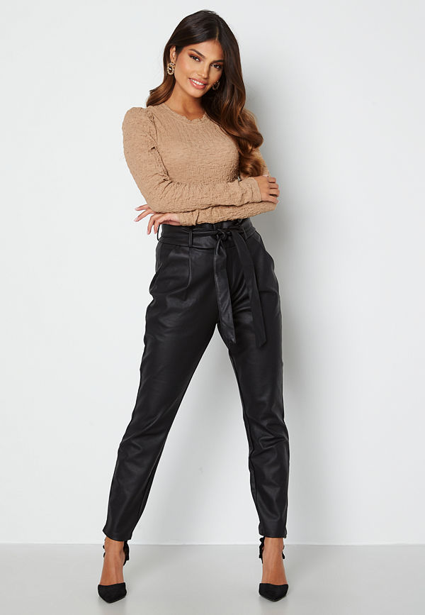 Vero Moda svarta byxor Eva Loose Coated Pants Black