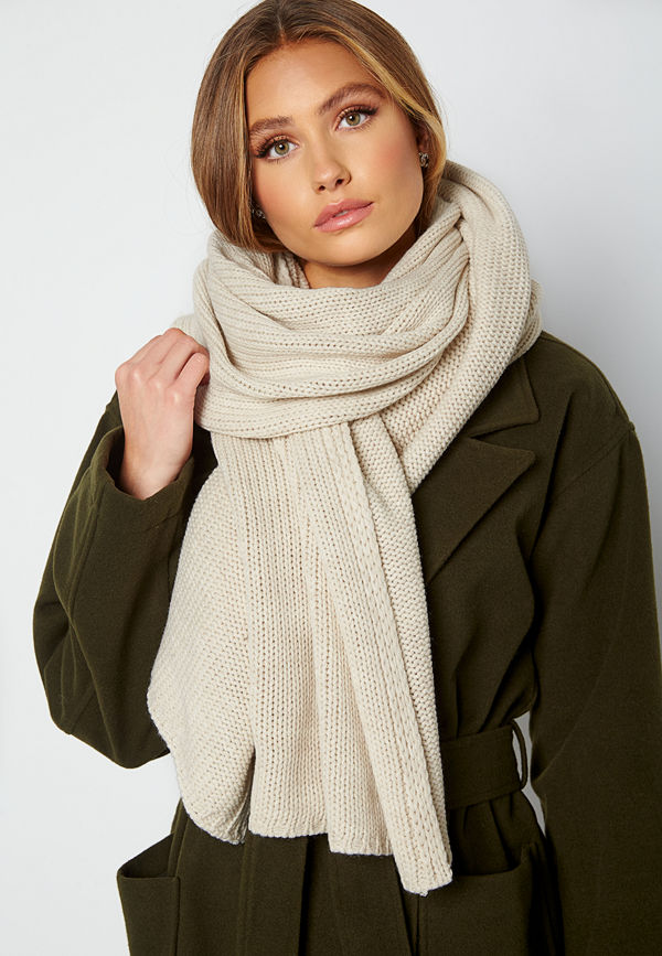 Lojsan Wallin x BUBBLEROOM Chunky knitted scarf Cream