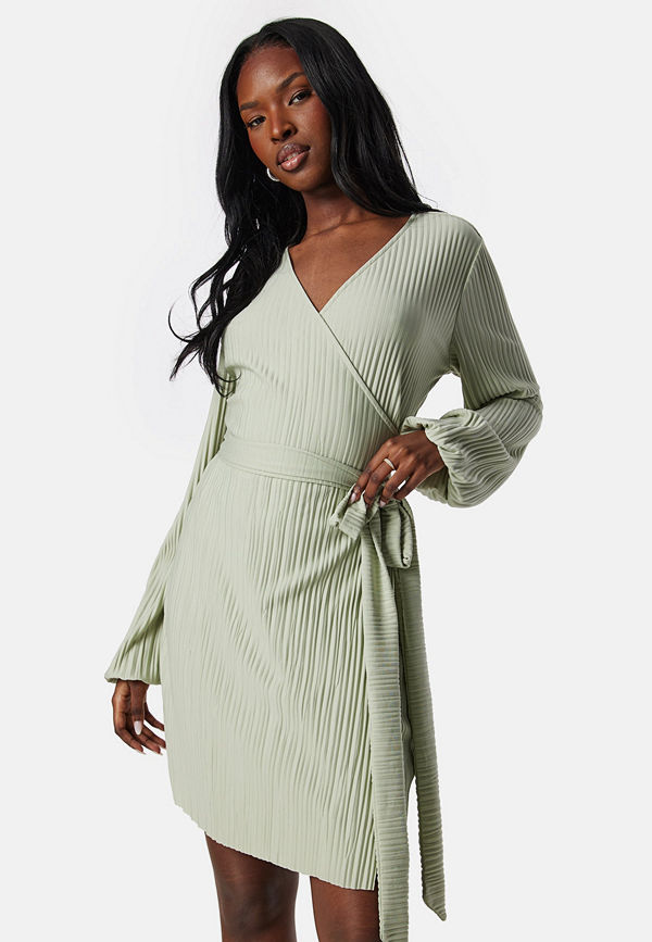 Bubbleroom Pleated Wrap Short Dress Dusty green