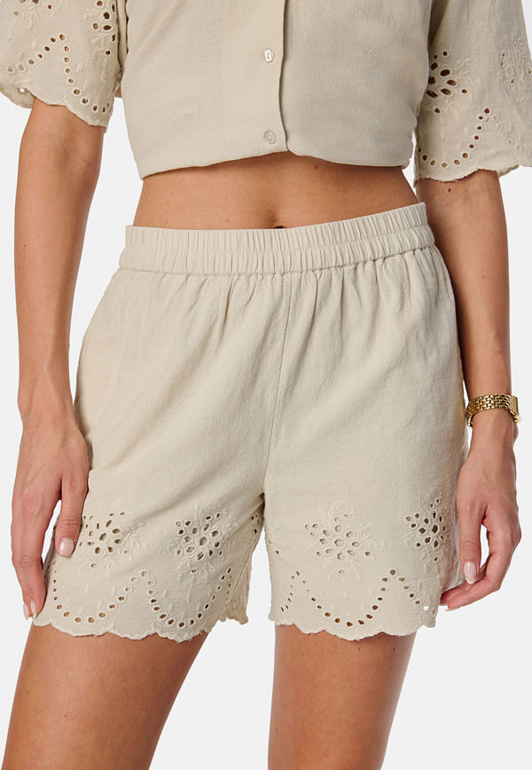 Pieces Pcalmina Embroidery Shorts Birch