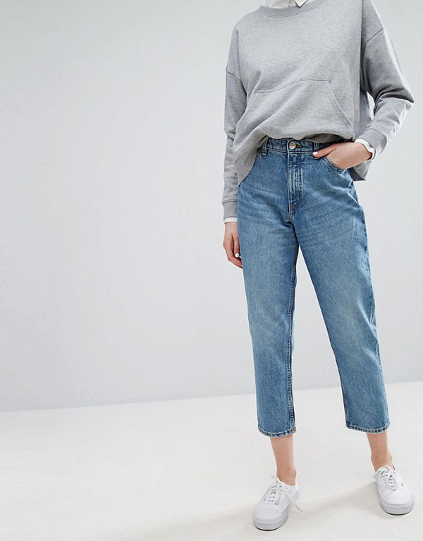 Monki Taiki Ljusblå mom jeans med hög midja i ekologisk bomull Ljusblå